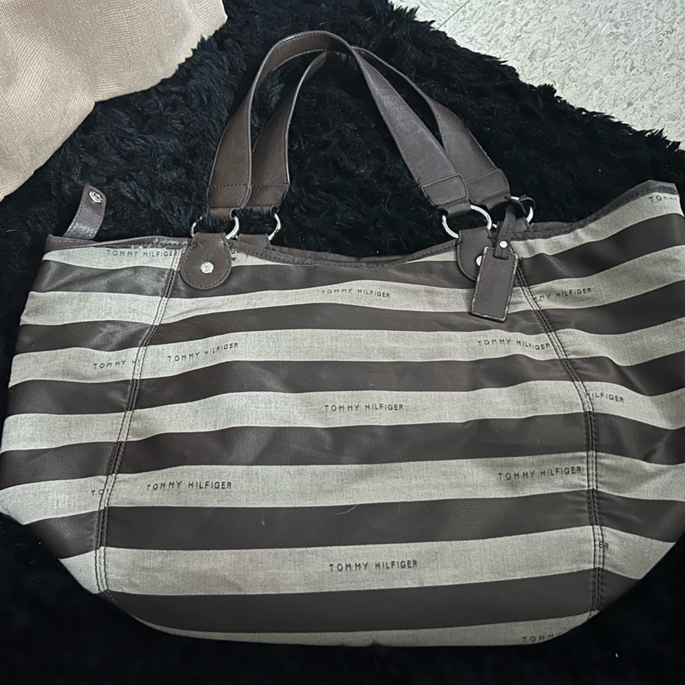 Tommy Hilfiger tote never used